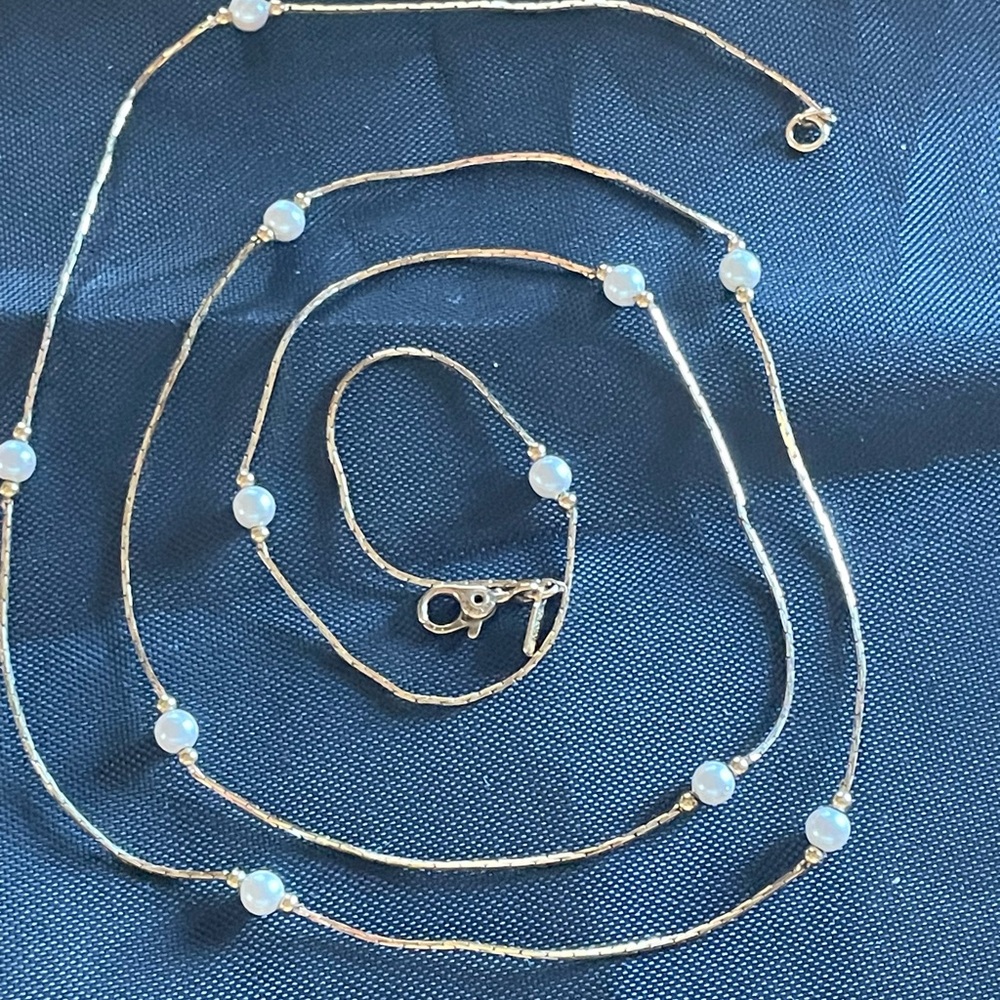 Monet Vintage Gold-tone and pearl necklace. looks new. 30” Signed